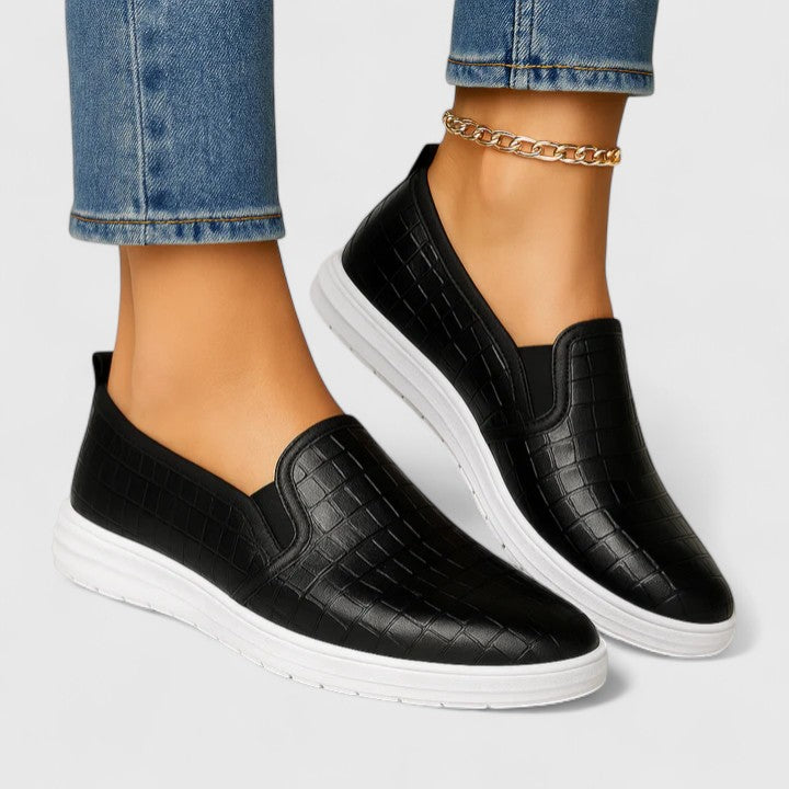 Black / 10